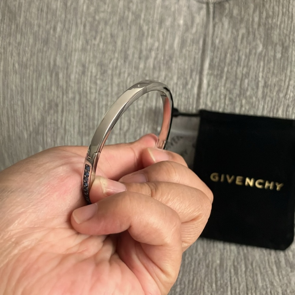Givenchy bracelet - Picture 10 of 13